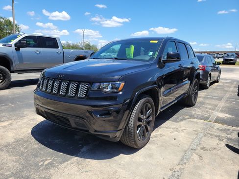 Used 2020 Jeep Grand Cherokee Altitude AWD/4WD image 3