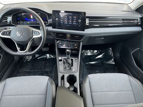 Used 2025 Volkswagen Jetta SE image 30