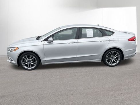 Used 2017 Ford Fusion SE w/ Equipment Group 201A image 5