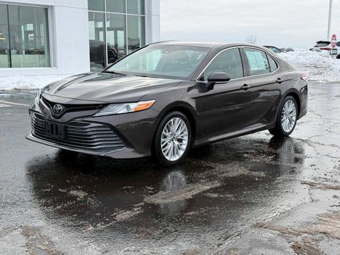 Used 2018 Toyota Camry XLE image 1