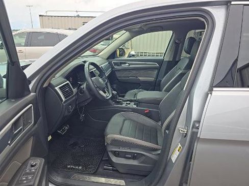 Used 2023 Volkswagen Atlas SEL Premium AWD/4WD image 6