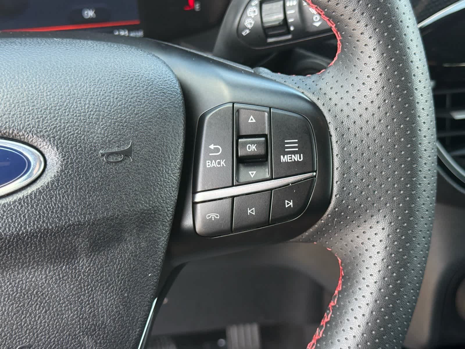Used 2025 Ford Escape ST-Line Select AWD/4WD image 5