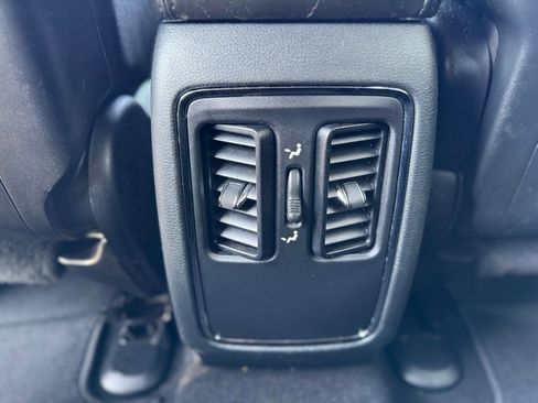 Used 2020 Jeep Grand Cherokee Laredo image 13