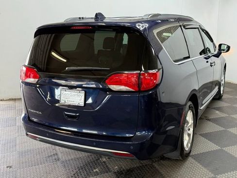 Used 2017 Chrysler Pacifica Touring-L w/ Tire & Wheel Group image 8