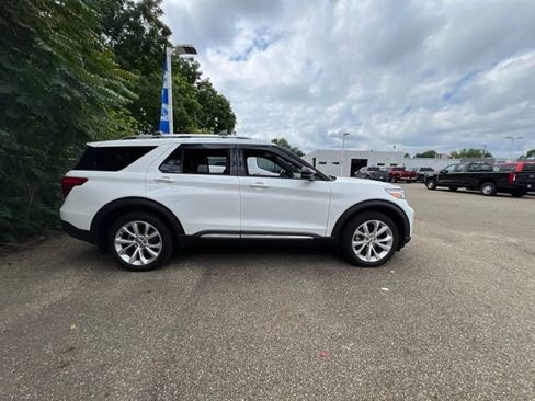 Used 2024 Ford Explorer Platinum w/ Technology Package AWD/4WD image 3