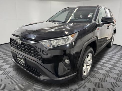 Used 2021 Toyota RAV4 XLE AWD/4WD image 3