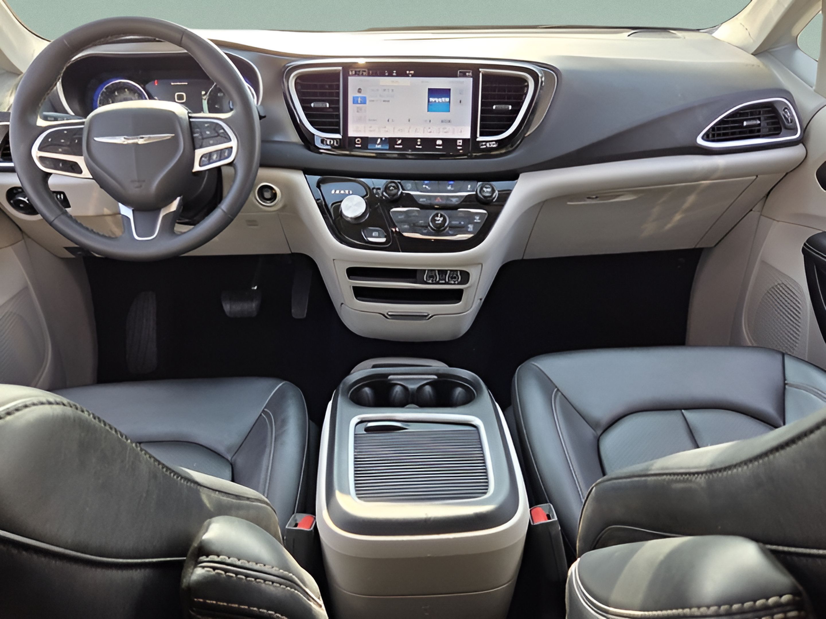 Used 2024 Chrysler Pacifica Touring-L FWD image 13