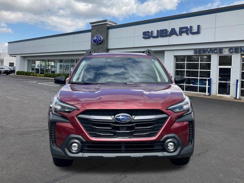 Used 2025 Subaru Outback Premium AWD/4WD image 2