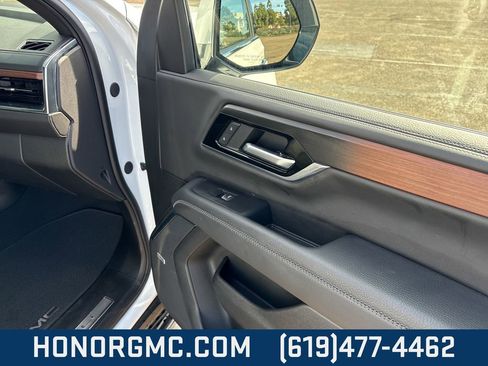 Used 2025 GMC Yukon Denali image 25