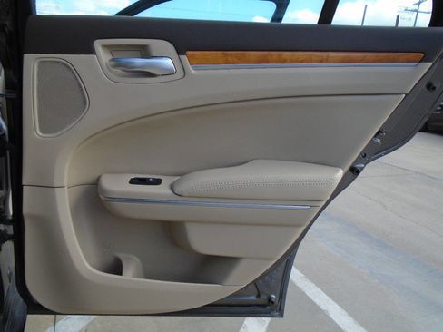 Used 2014 Chrysler 300 C w/ Beats Audio Group image 29