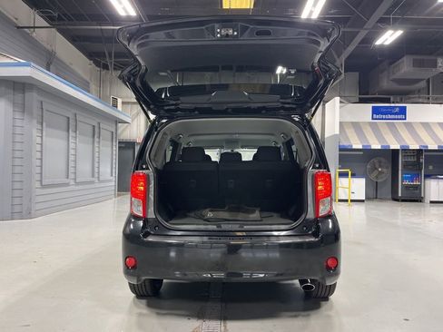 Used 2011 Scion xB FWD image 10