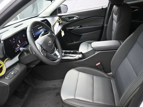 New 2026 Chevrolet Trax LT w/ Sunroof Package FWD image 8