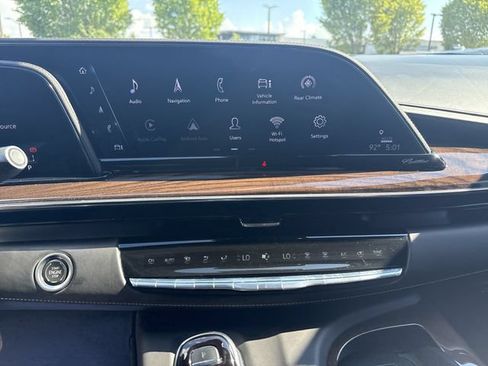 Used 2023 Cadillac Escalade ESV Sport Platinum w/ LPO, ONYX Package AWD/4WD image 18