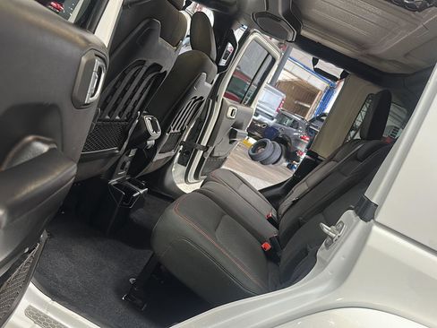 Certified 2021 Jeep Wrangler Unlimited Rubicon w/ Dual Top Group image 32