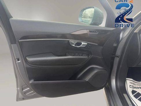 Used 2019 Volvo XC90 T5 Momentum w/ Multimedia Package AWD/4WD image 17