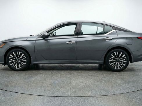 Used 2025 Nissan Altima 2.5 SV FWD image 5