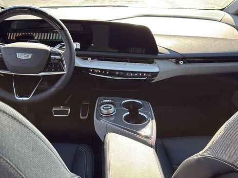 New 2025 Cadillac Optiq Luxury 1 w/ LPO, Floor Liner Package image 9