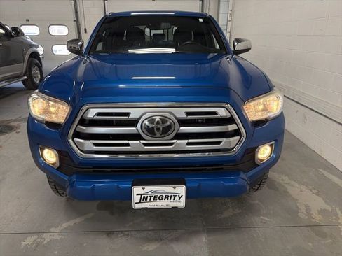 Used 2018 Toyota Tacoma Limited AWD/4WD image 3