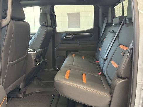 Used 2025 GMC Sierra 1500 AT4 w/ AT4 Premium Package AWD/4WD image 23