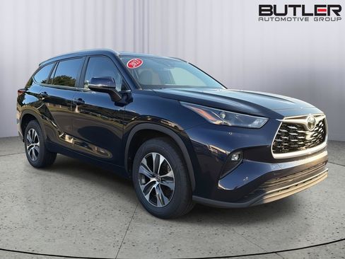 Used 2023 Toyota Highlander XLE FWD image 8