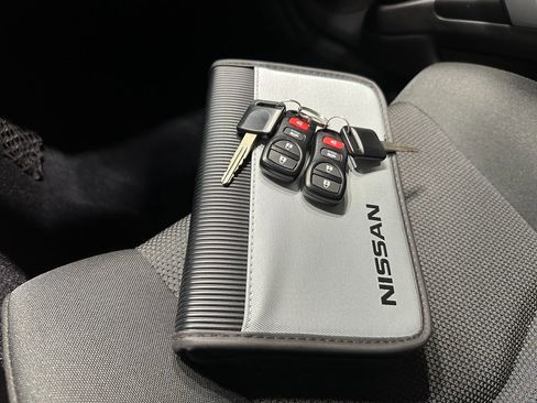 Used 2006 Nissan 350Z w/ (N93) Cargo Convenience Pkg image 25