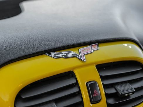 Used 2006 Chevrolet Corvette Coupe image 20