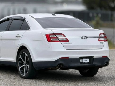 Used 2014 Ford Taurus SEL w/ Equipment Group 201A AWD/4WD image 16