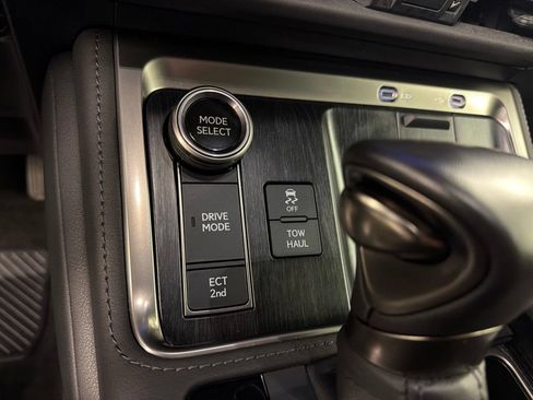 Used 2025 Lexus GX 550 w/ Accessory Package (2T) AWD/4WD image 14
