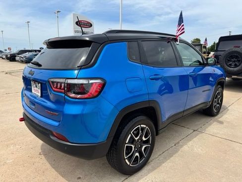 Used 2025 Jeep Compass Trailhawk AWD/4WD image 7