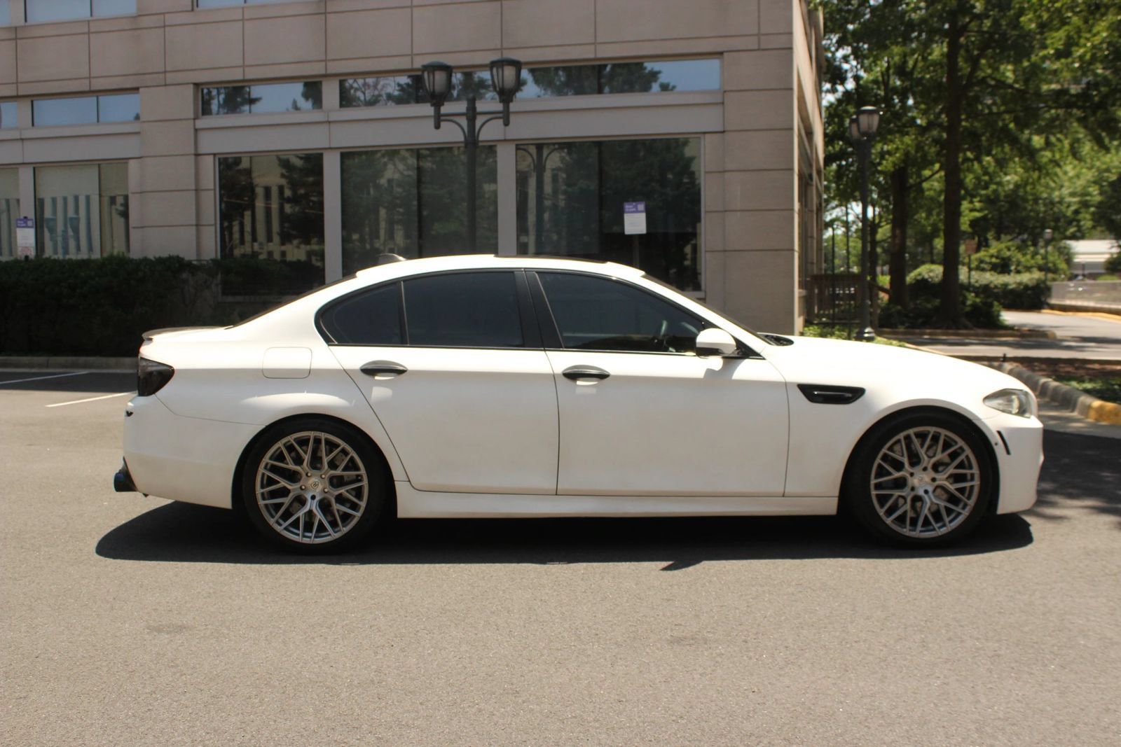 Used 2013 BMW M5 RWD image 6