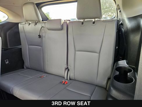 Used 2021 Toyota Highlander XLE AWD/4WD image 17
