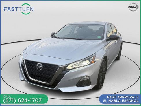 Used 2021 Nissan Altima 2.5 SR image 2