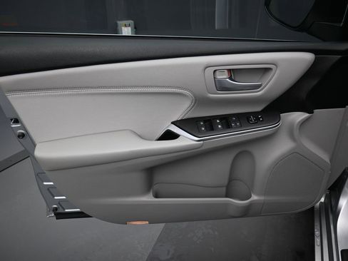 Used 2016 Toyota Camry XLE image 11