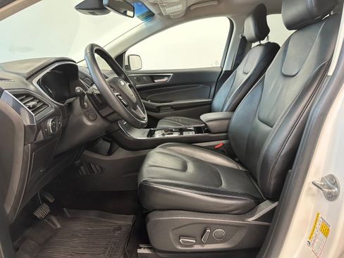 Used 2019 Ford Edge Titanium w/ Cold Weather Package AWD/4WD image 11