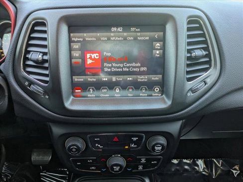 Used 2018 Jeep Compass Trailhawk w/ Navigation Group AWD/4WD image 15