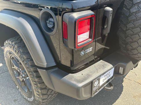 Used 2022 Jeep Wrangler Unlimited Sport AWD/4WD image 10