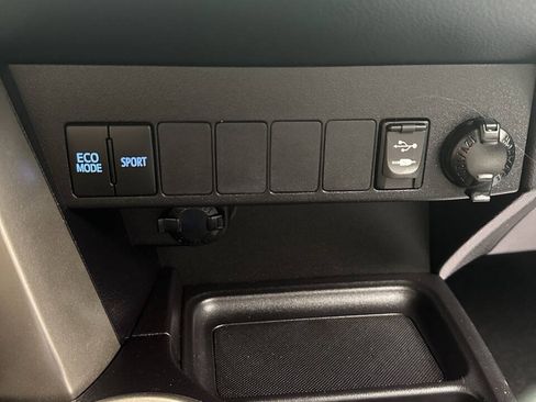 Used 2014 Toyota RAV4 XLE AWD/4WD image 22
