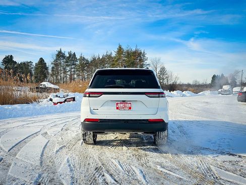 New 2025 Jeep Grand Cherokee Altitude image 5