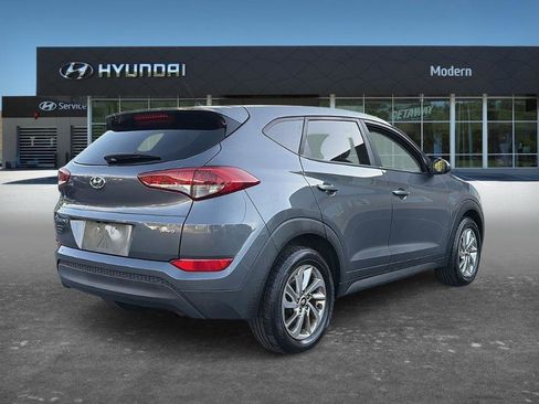 Used 2018 Hyundai Tucson SE AWD/4WD image 4