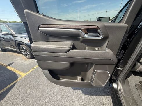 Used 2025 GMC Sierra 1500 Elevation image 18