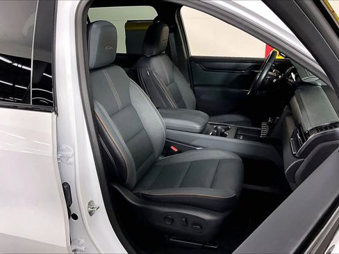 Certified 2025 GMC Acadia AT4 w/ Super Cruise Package image 8