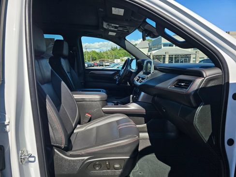 Used 2024 Chevrolet Suburban RST w/ Luxury Package AWD/4WD image 10