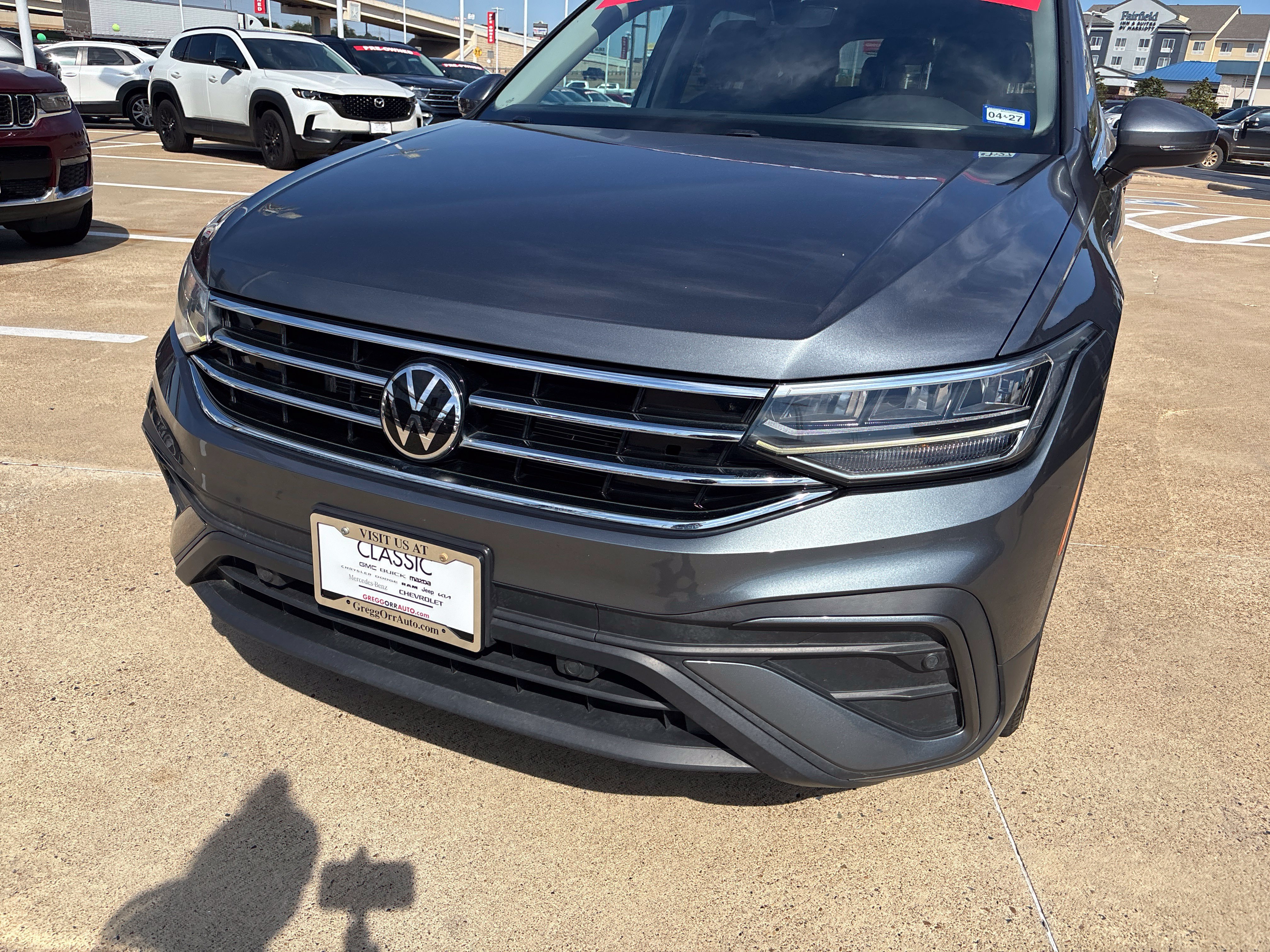 Used 2023 Volkswagen Tiguan SE FWD image 3