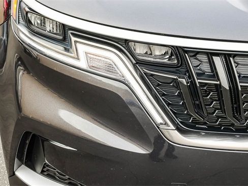 Used 2024 Kia Carnival LX image 10