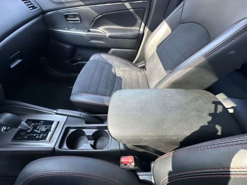 Used 2024 Mitsubishi Outlander Sport 2.0 SE image 25