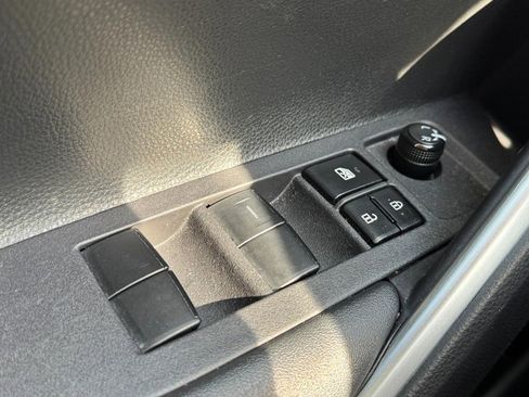 Used 2024 Toyota Corolla Cross XLE image 22