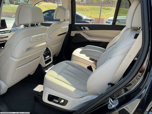 Used 2024 BMW X7 xDrive40i w/ Premium Package AWD/4WD image 9