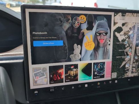 Used 2022 Tesla Model X image 19