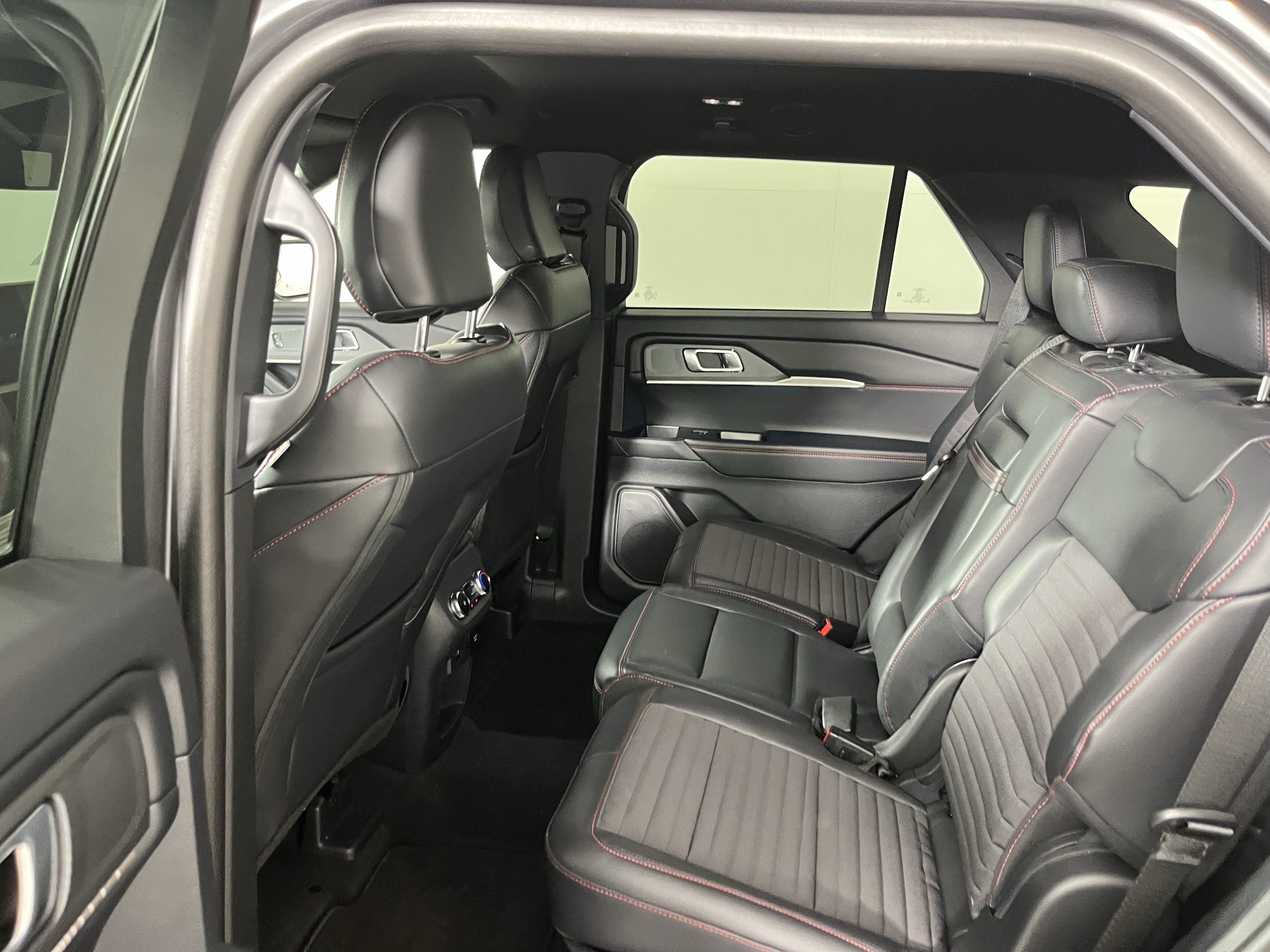 Used 2026 Ford Explorer ST-Line w/ ST-Line Street Pack AWD/4WD image 13