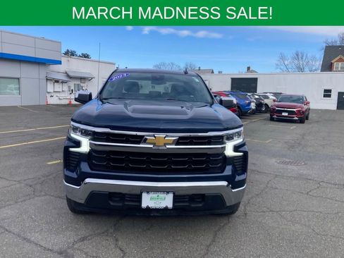 Used 2023 Chevrolet Silverado 1500 LT image 2